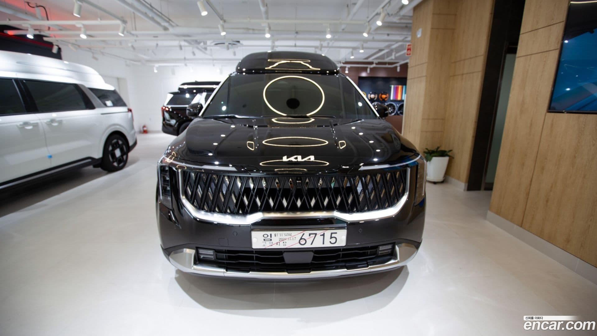 Main__Slider__Photo:Canival Kia 2025.8-0