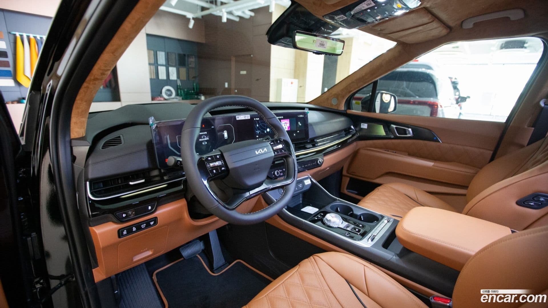 Main__Slider__Photo:Canival Kia 2025.8-3