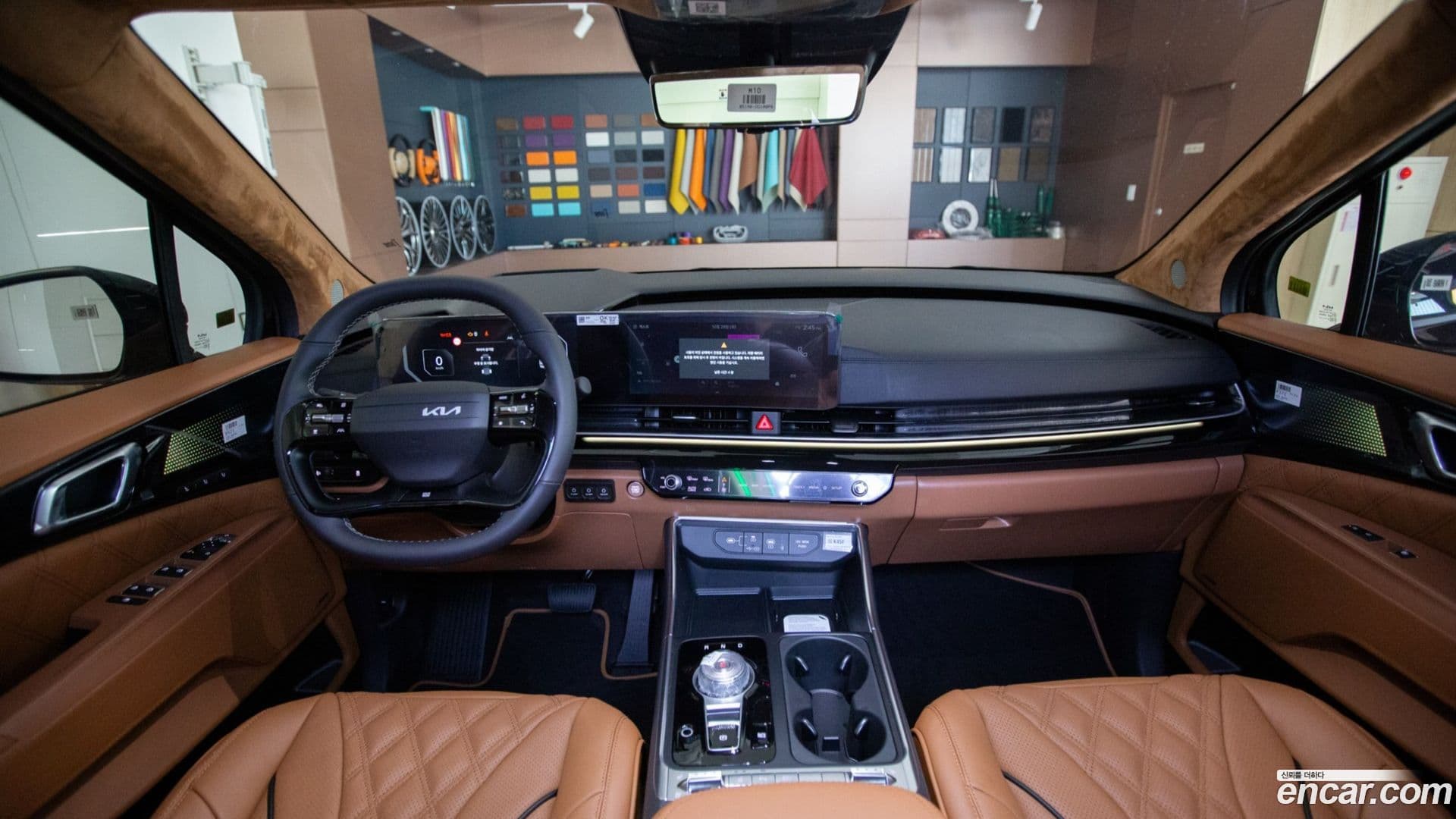 Main__Slider__Photo:Canival Kia 2025.8-4