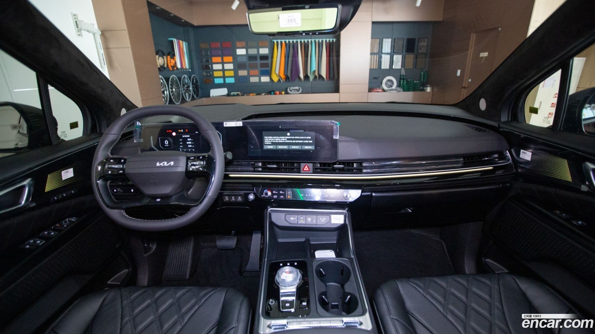 Main__Slider__Photo:Canival Kia 2025.2-3