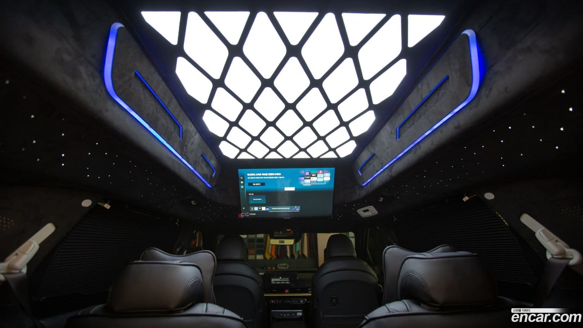 Main__Slider__Photo:Canival Kia 2025.2-15