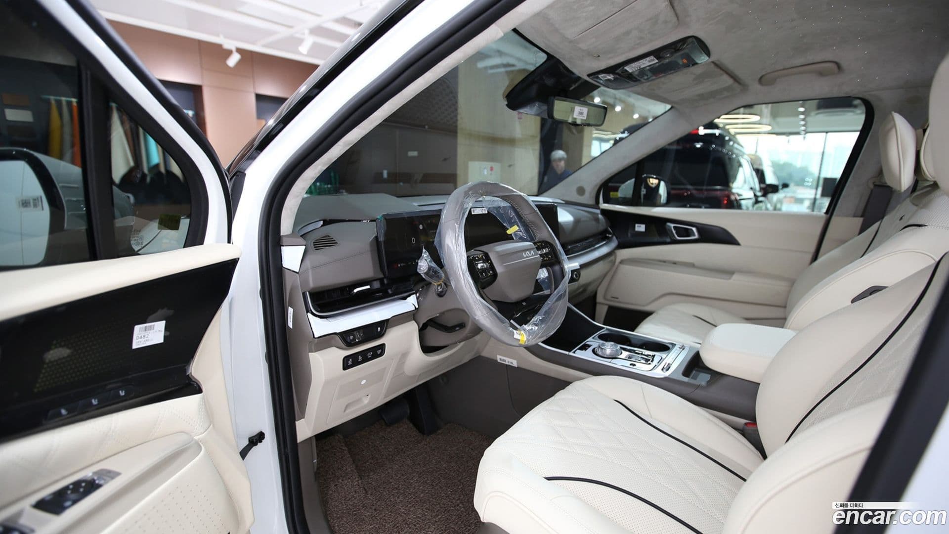 Main__Slider__Photo:Canival Kia 2025.3-4