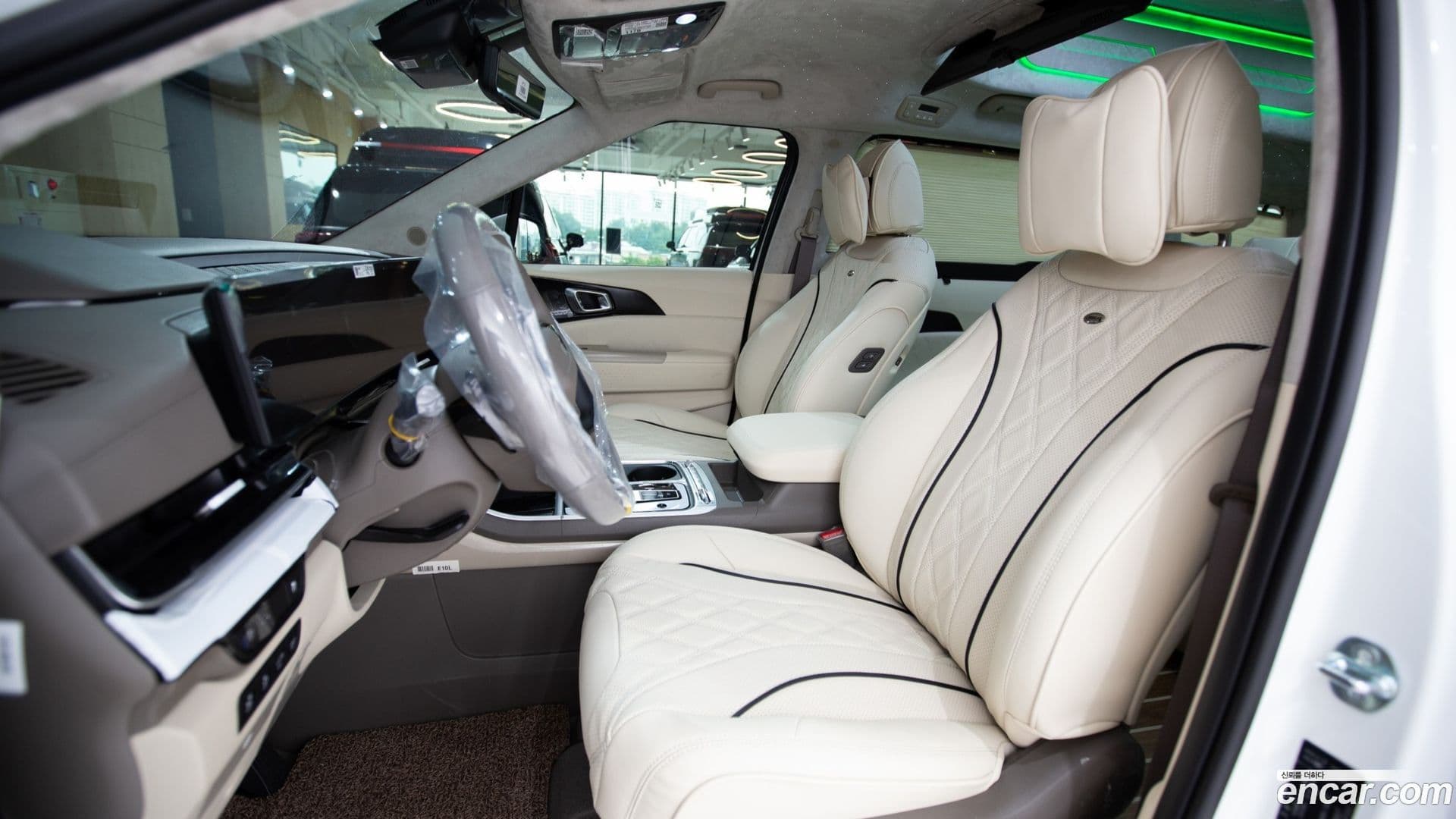 Main__Slider__Photo:Canival Kia 2025.3-5