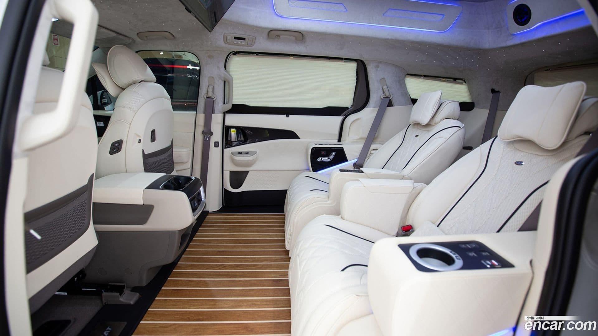 Main__Slider__Photo:Canival Kia 2025.3-10