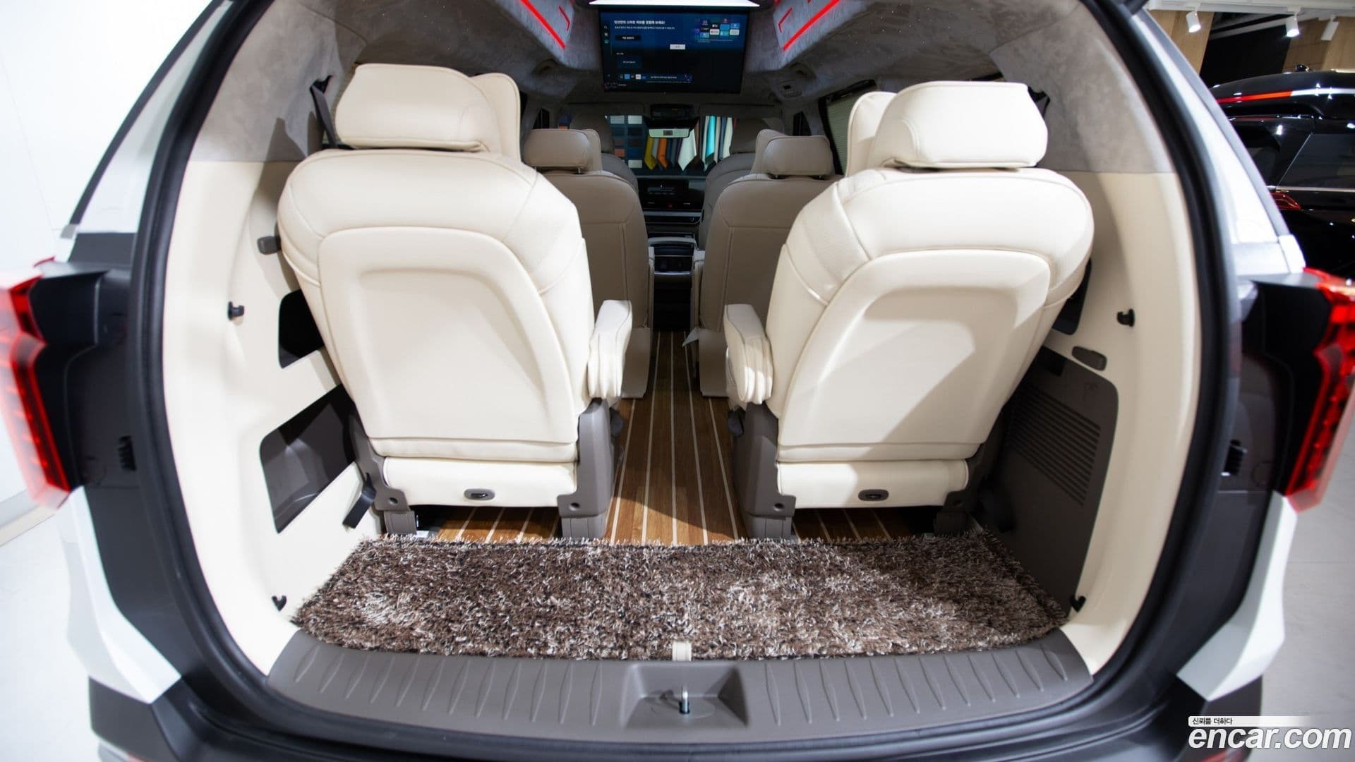 Main__Slider__Photo:Canival Kia 2025.3-19