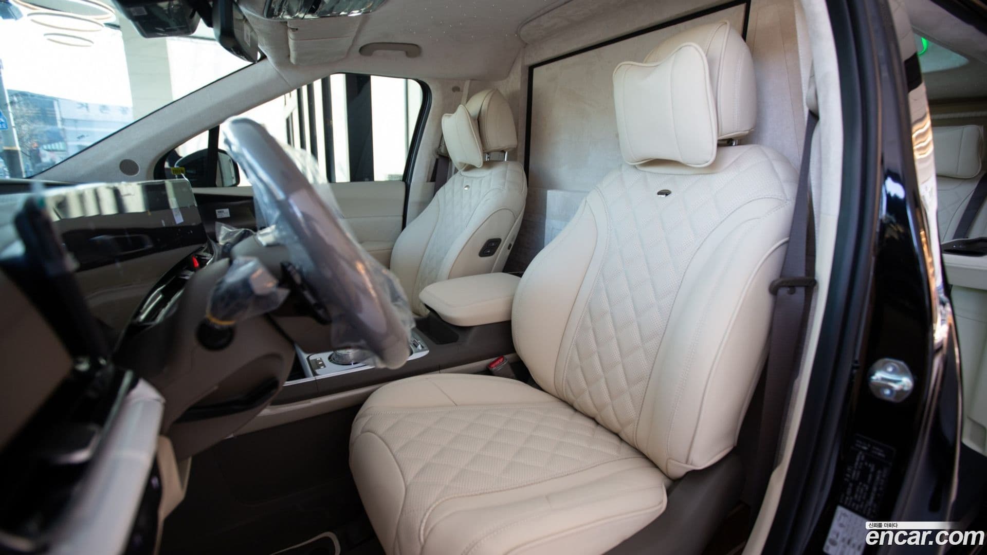 Main__Slider__Photo:Canival Kia 2025.8-3