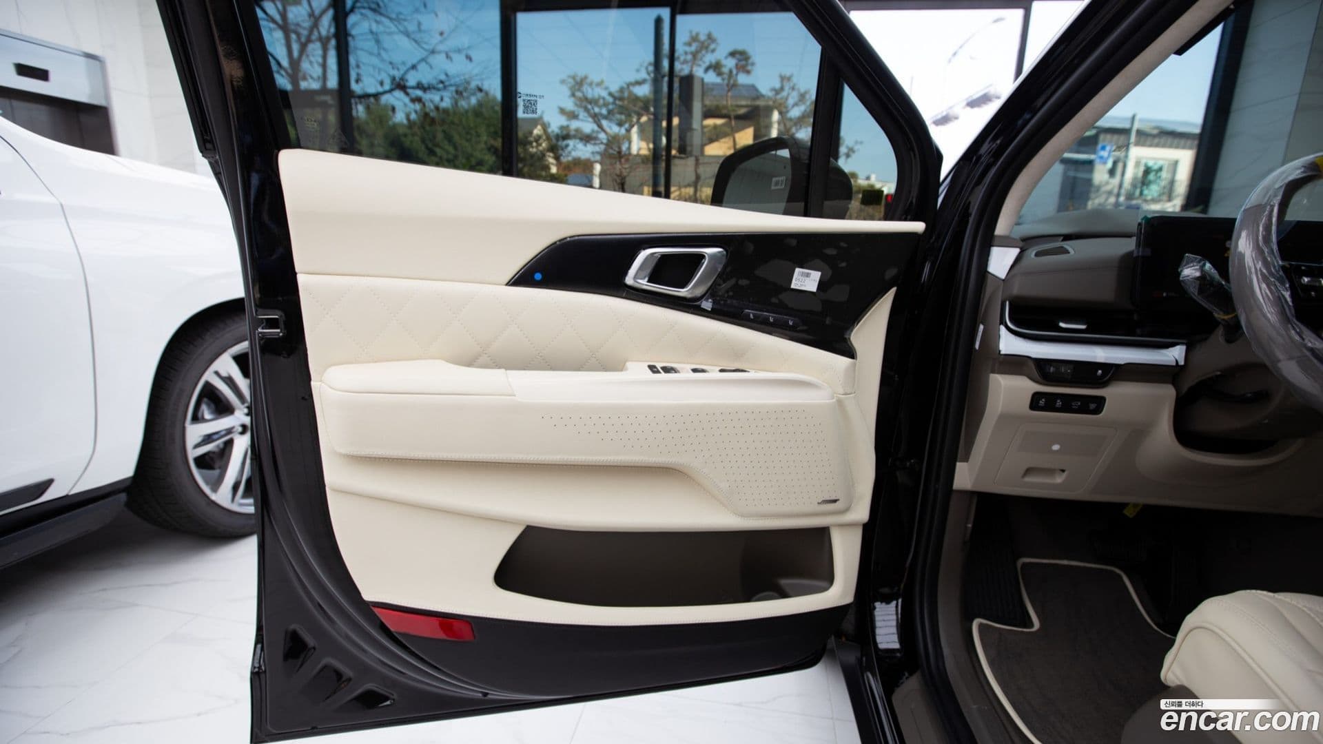 Main__Slider__Photo:Canival Kia 2025.8-4