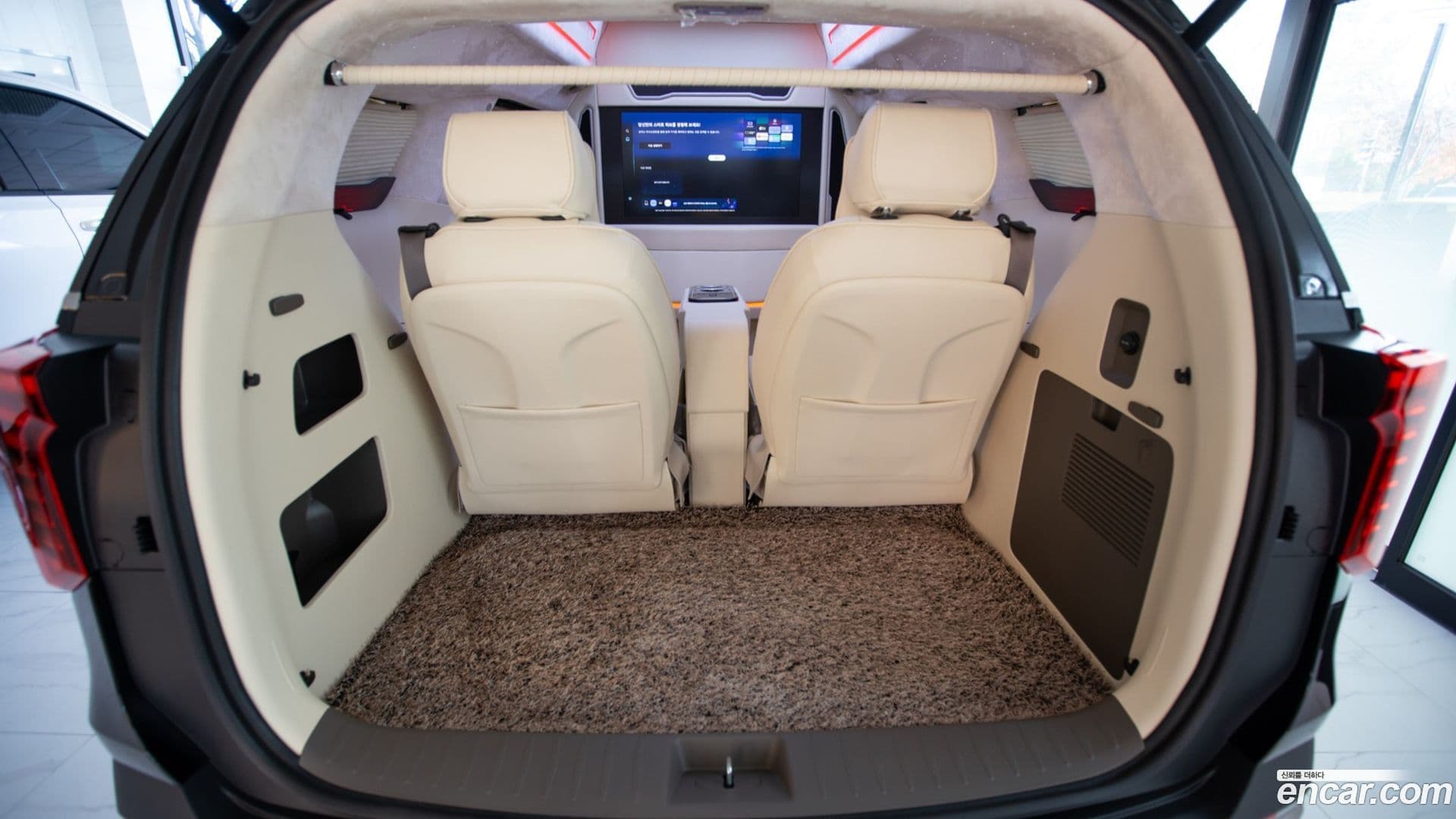 Main__Slider__Photo:Canival Kia 2025.8-19