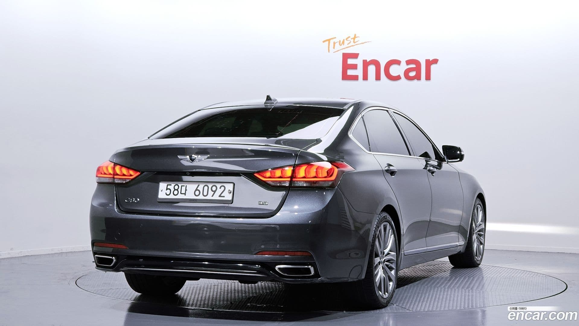 Main__Slider__Photo:G80 Genesis 2017.10-1