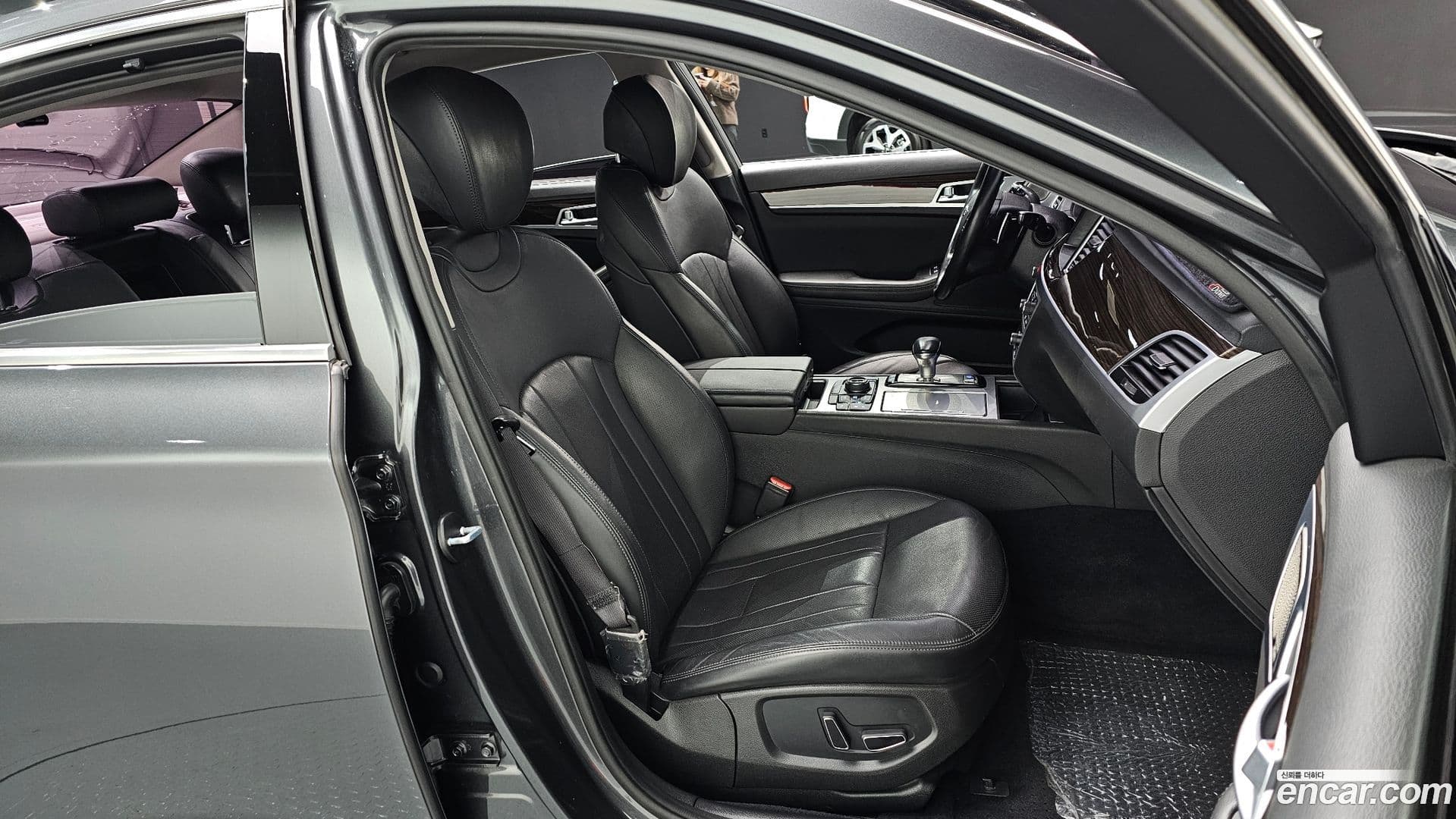 Main__Slider__Photo:G80 Genesis 2017.10-9