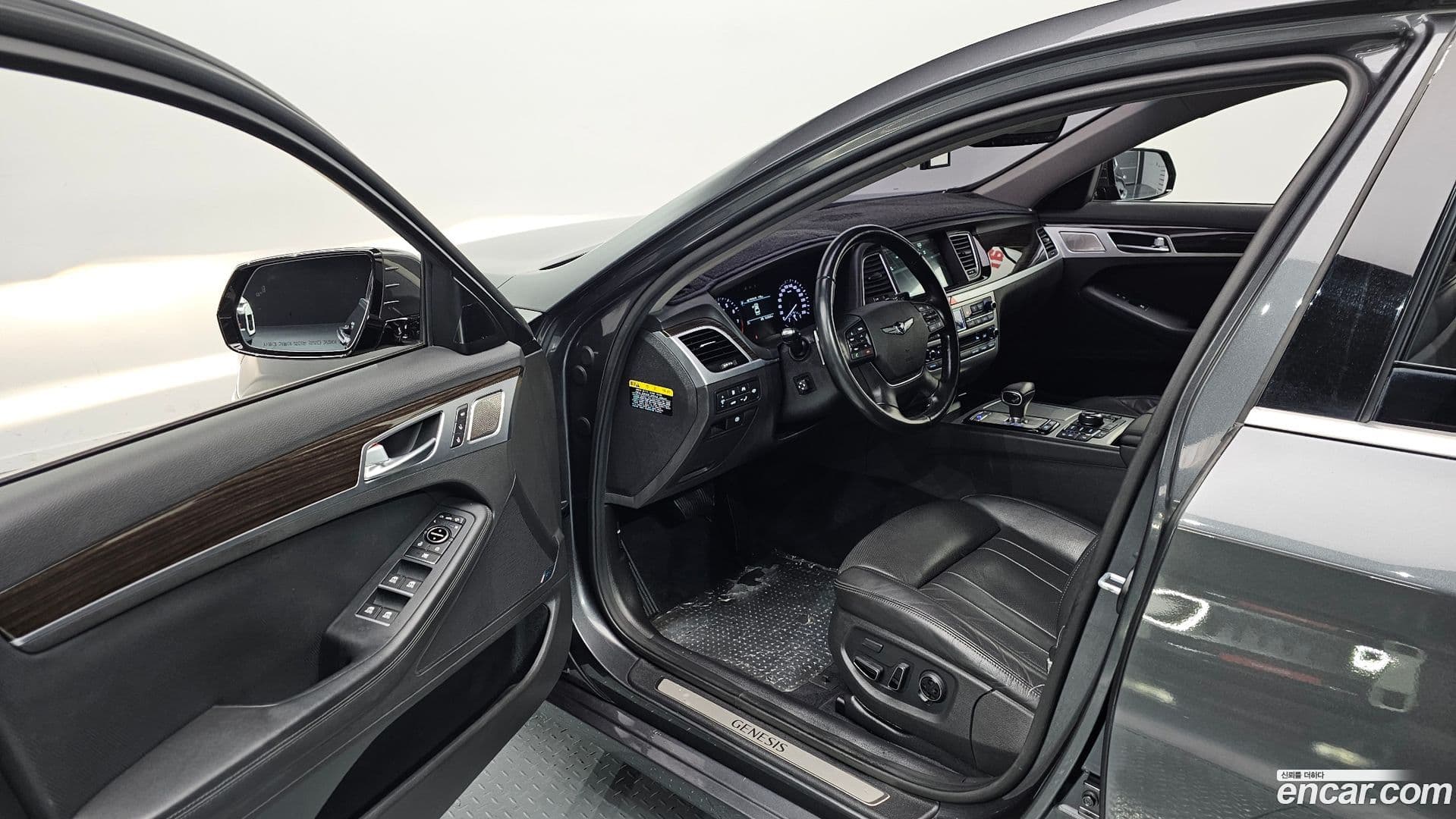 Main__Slider__Photo:G80 Genesis 2017.10-10