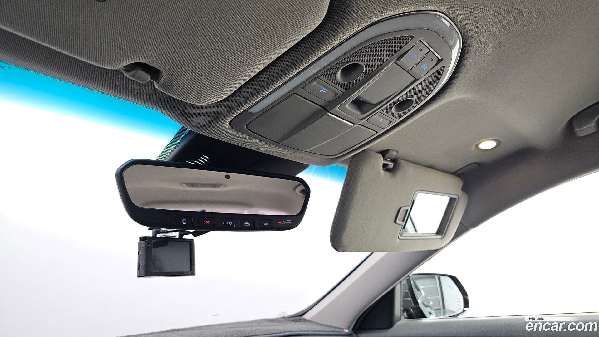 Main__Slider__Photo:G80 Genesis 2017.10-14