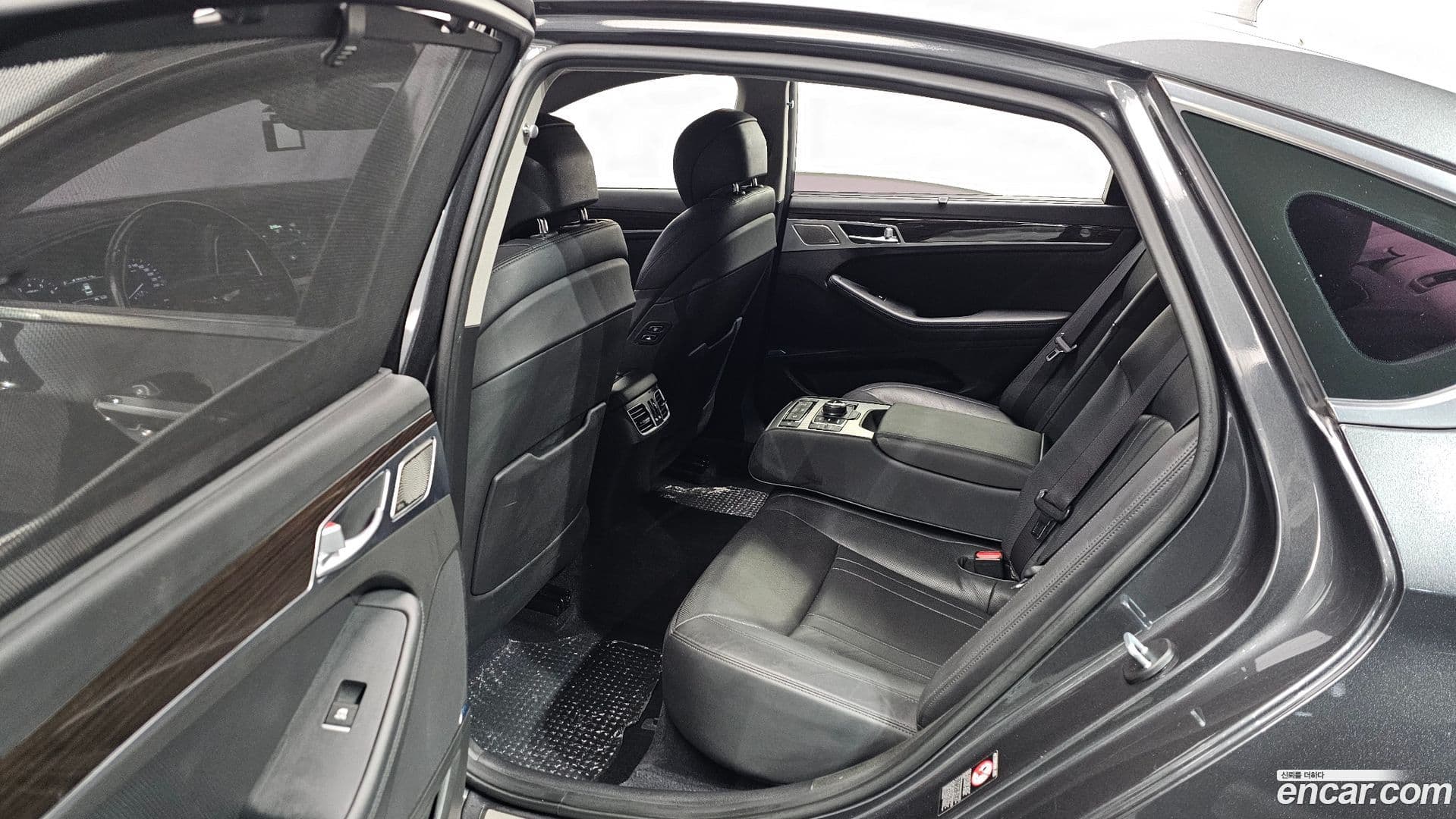 Main__Slider__Photo:G80 Genesis 2017.10-16