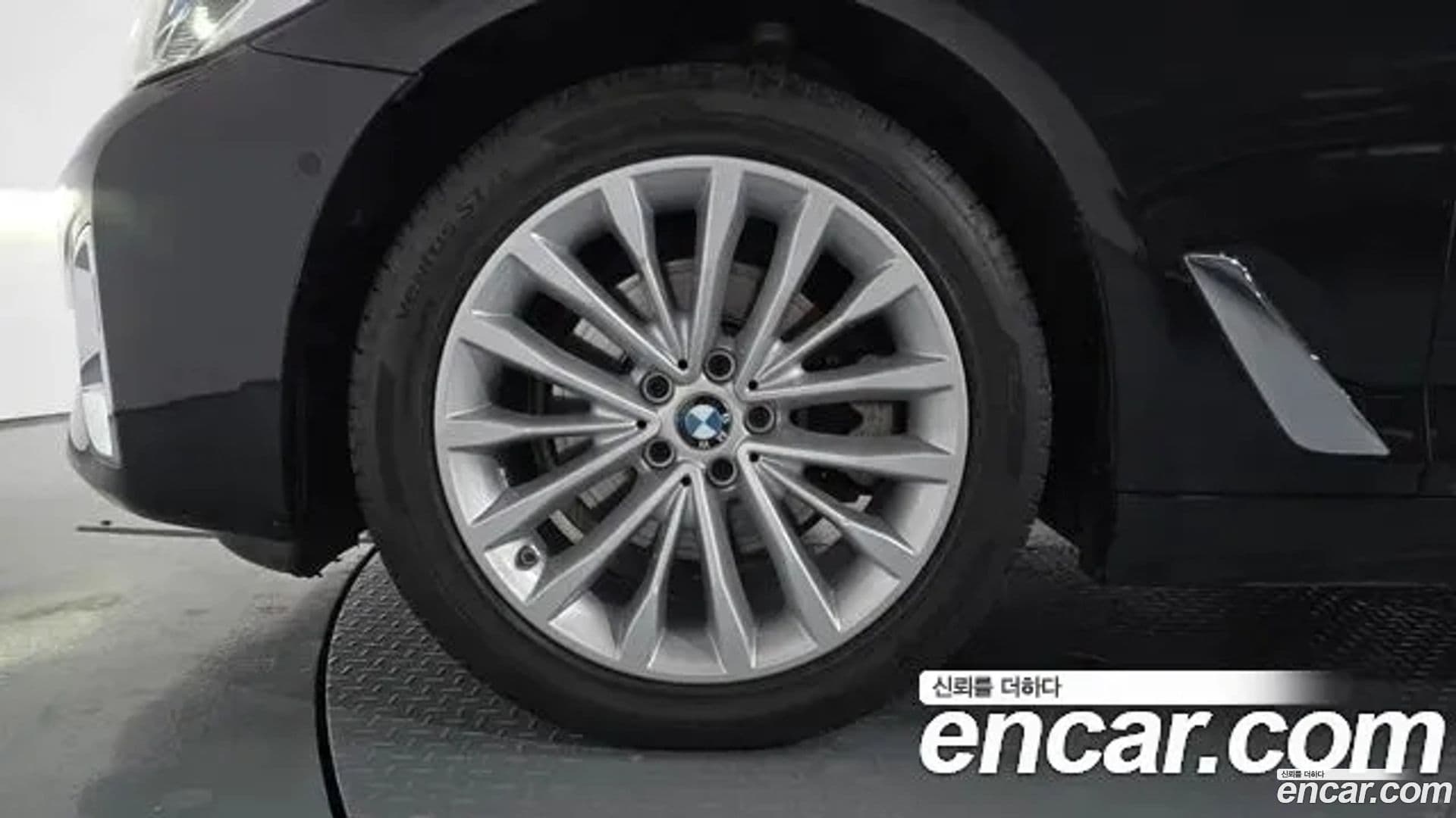 Main__Slider__Photo:5-Series BMW 2021.1-4