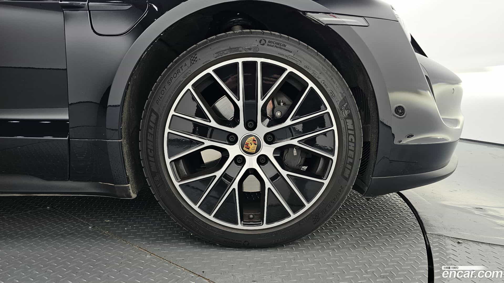 Taycan Porsche 2023.11-OUTER-005