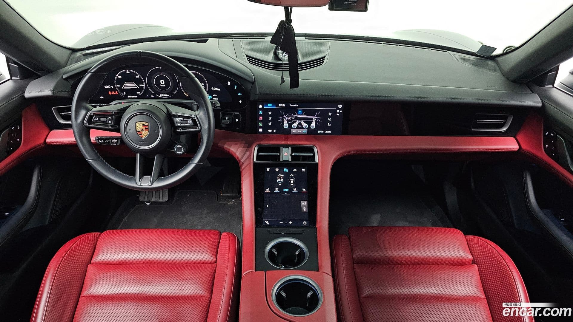 Main__Slider__Photo:Taycan Porsche 2023.11-6