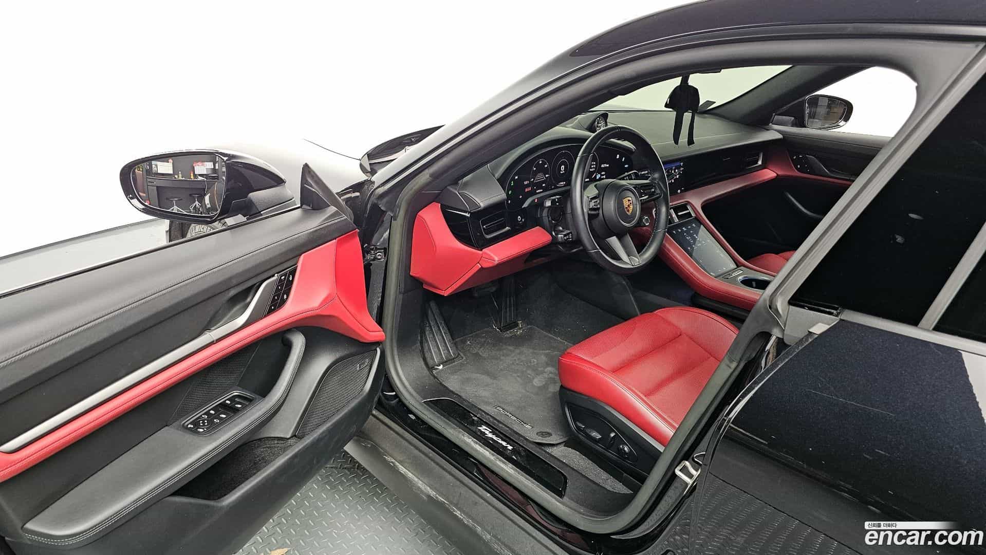 Taycan Porsche 2023.11-OPTION-015