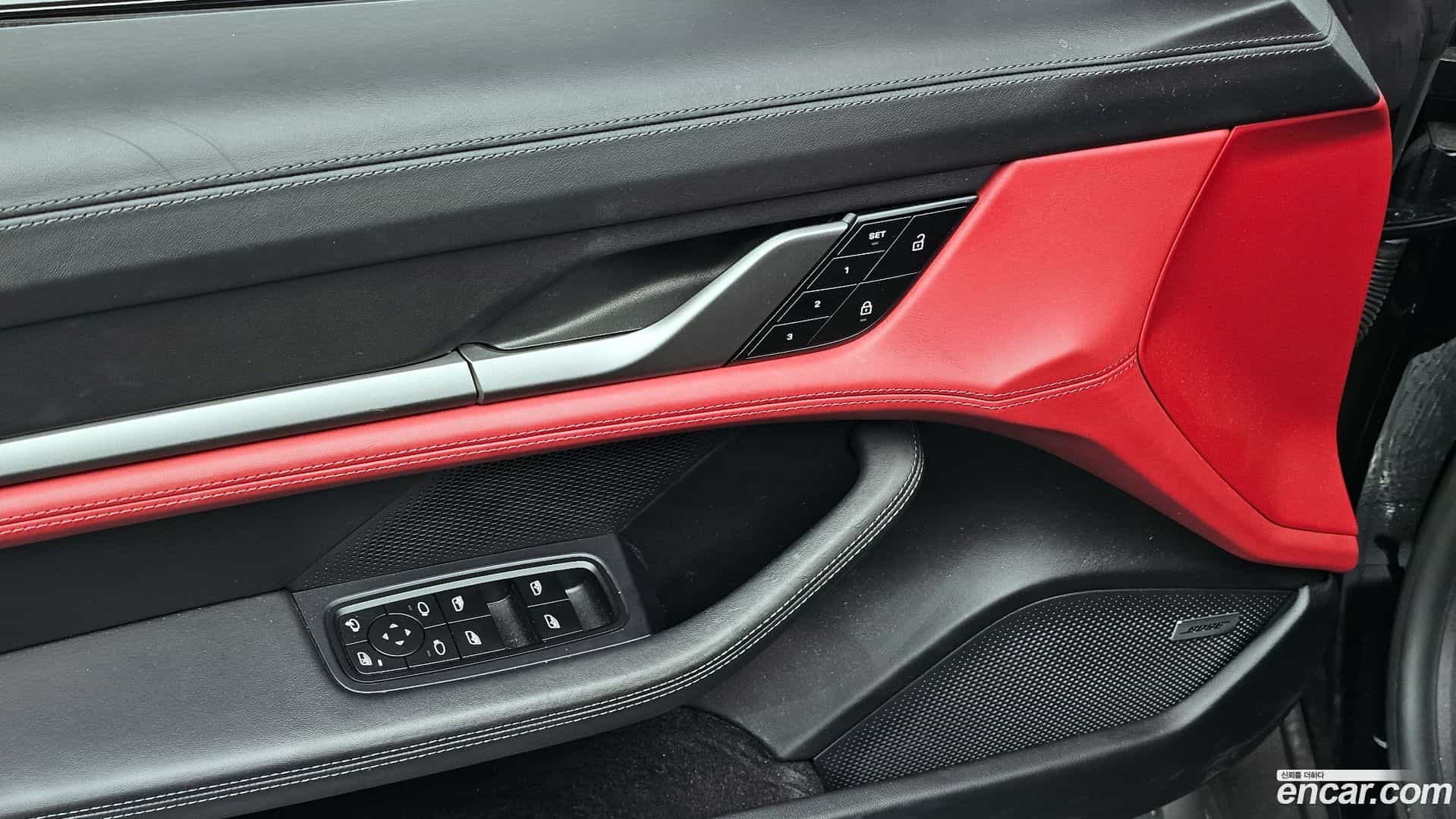 Taycan Porsche 2023.11-OPTION-024