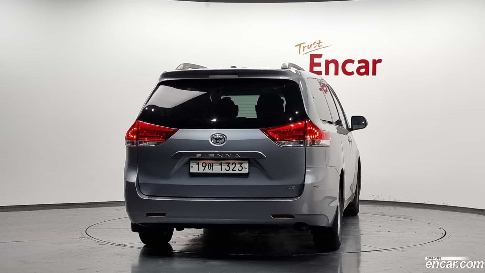 Sienna Toyota 2013.11-OUTER-004