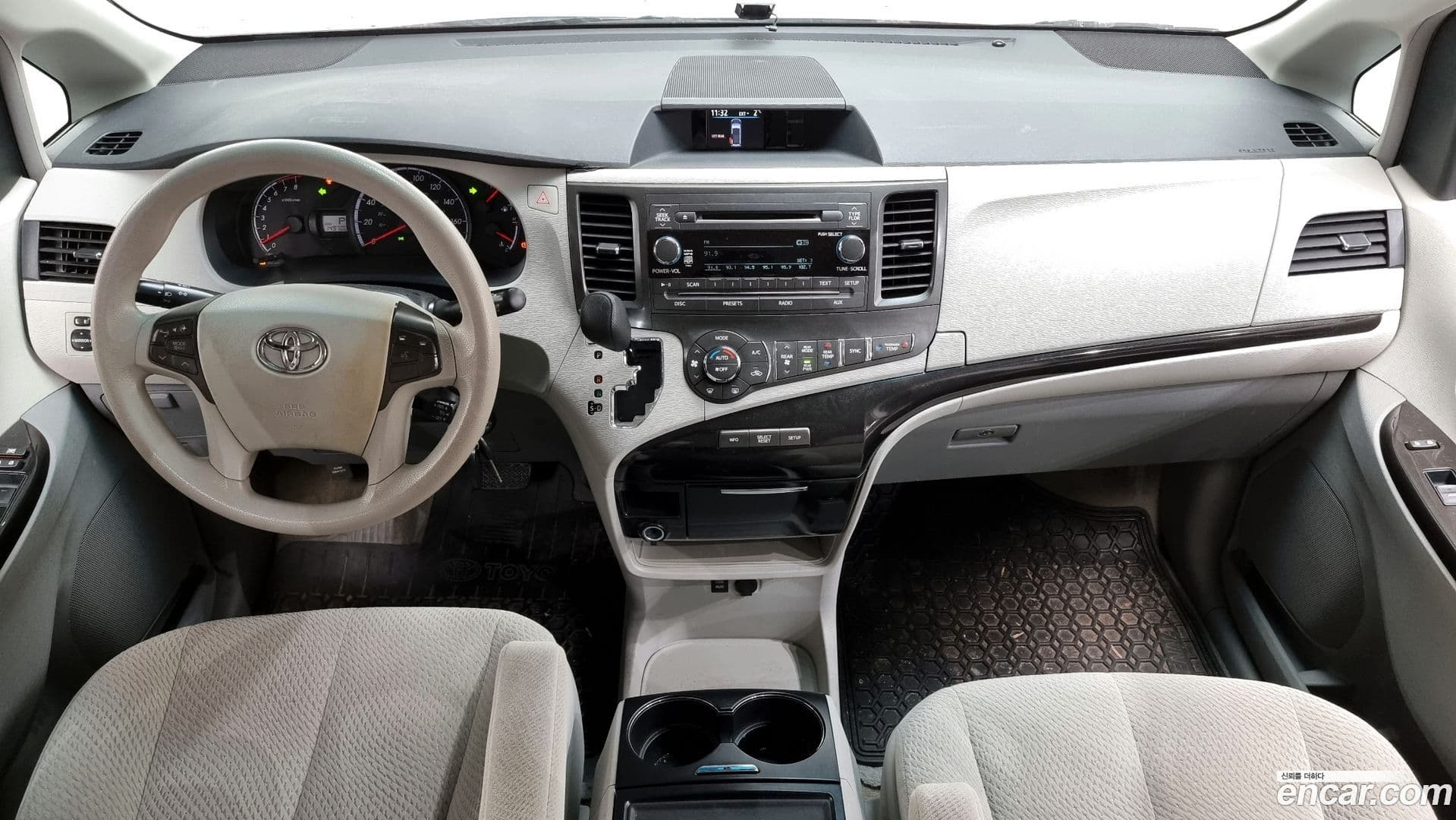 Main__Slider__Photo:Sienna Toyota 2013.11-6