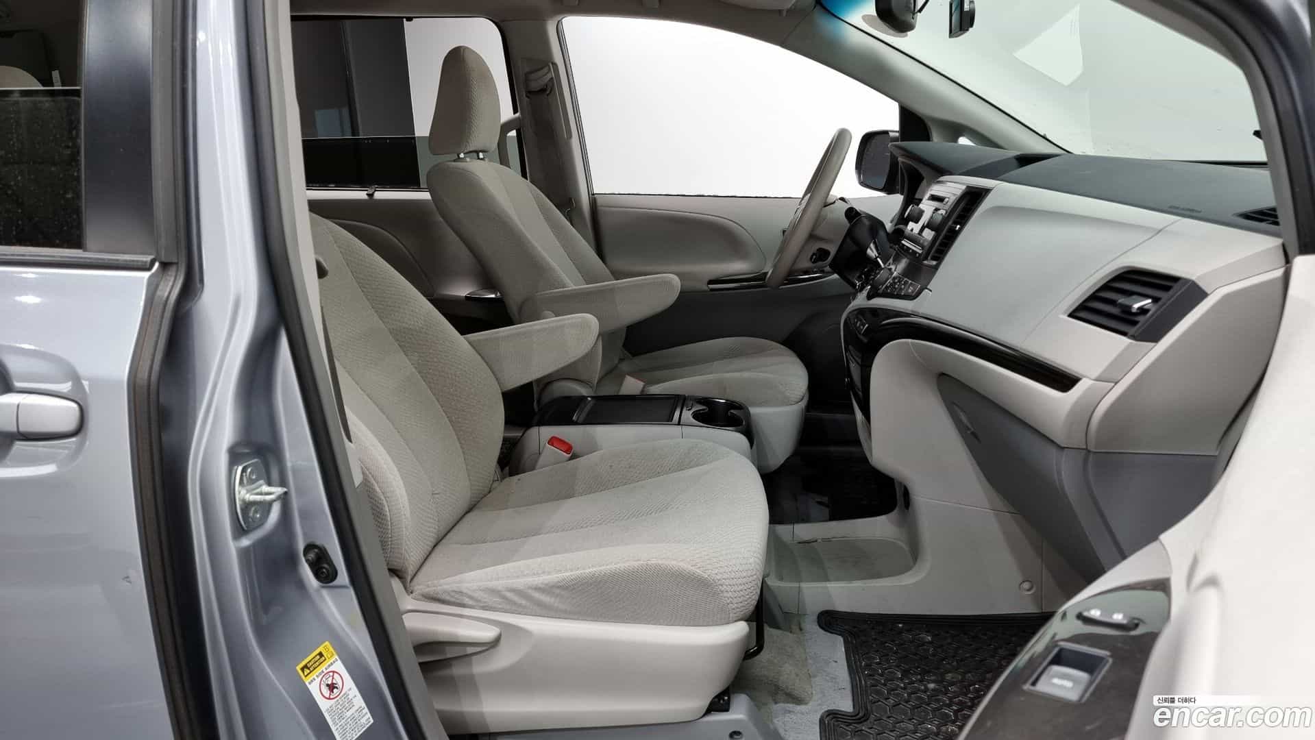 Sienna Toyota 2013.11-OPTION-015