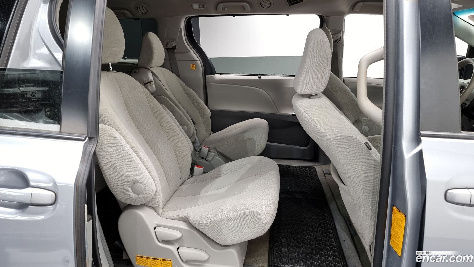 Main__Slider__Photo:Sienna Toyota 2013.11-11