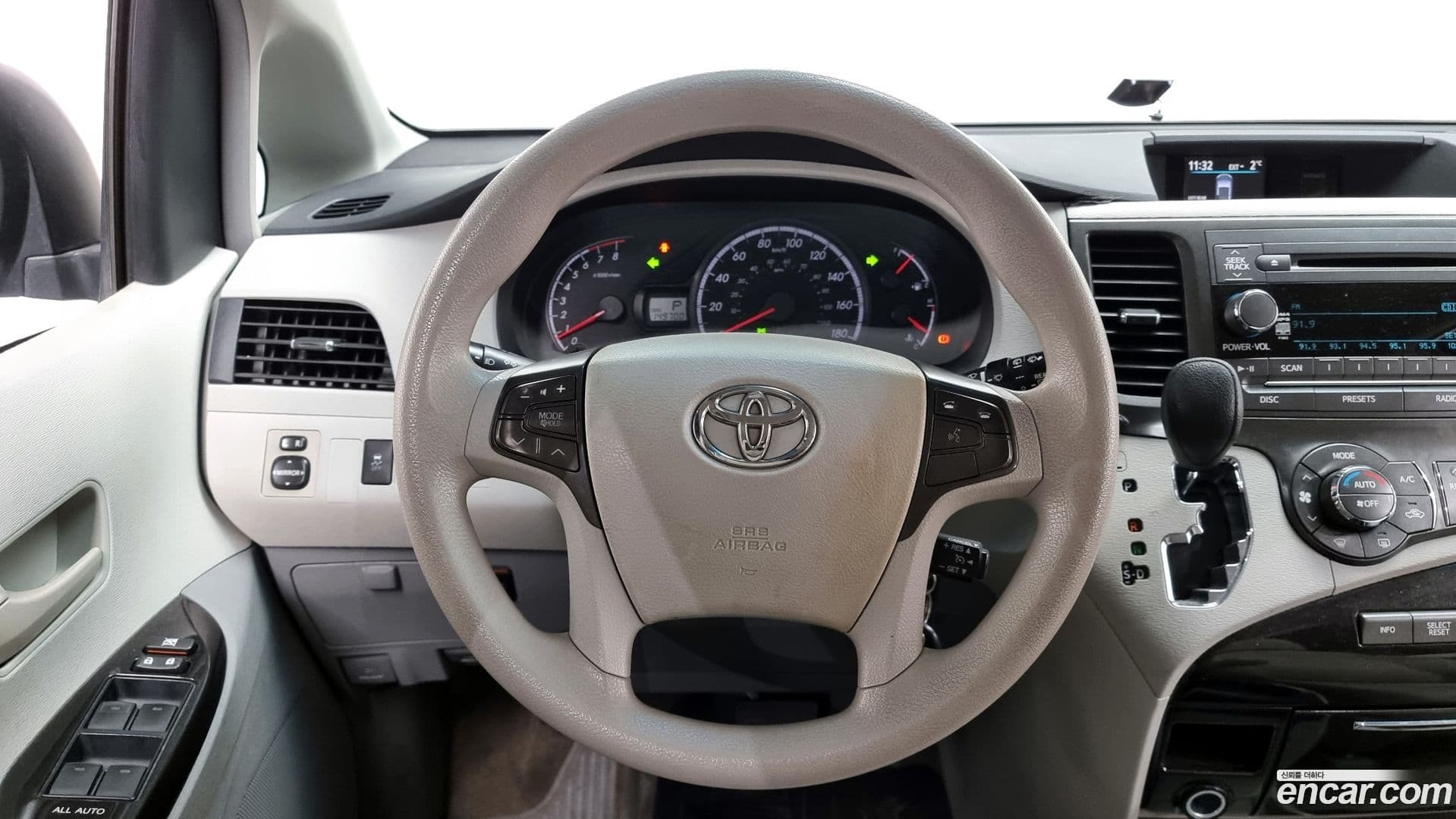 Main__Slider__Photo:Sienna Toyota 2013.11-13