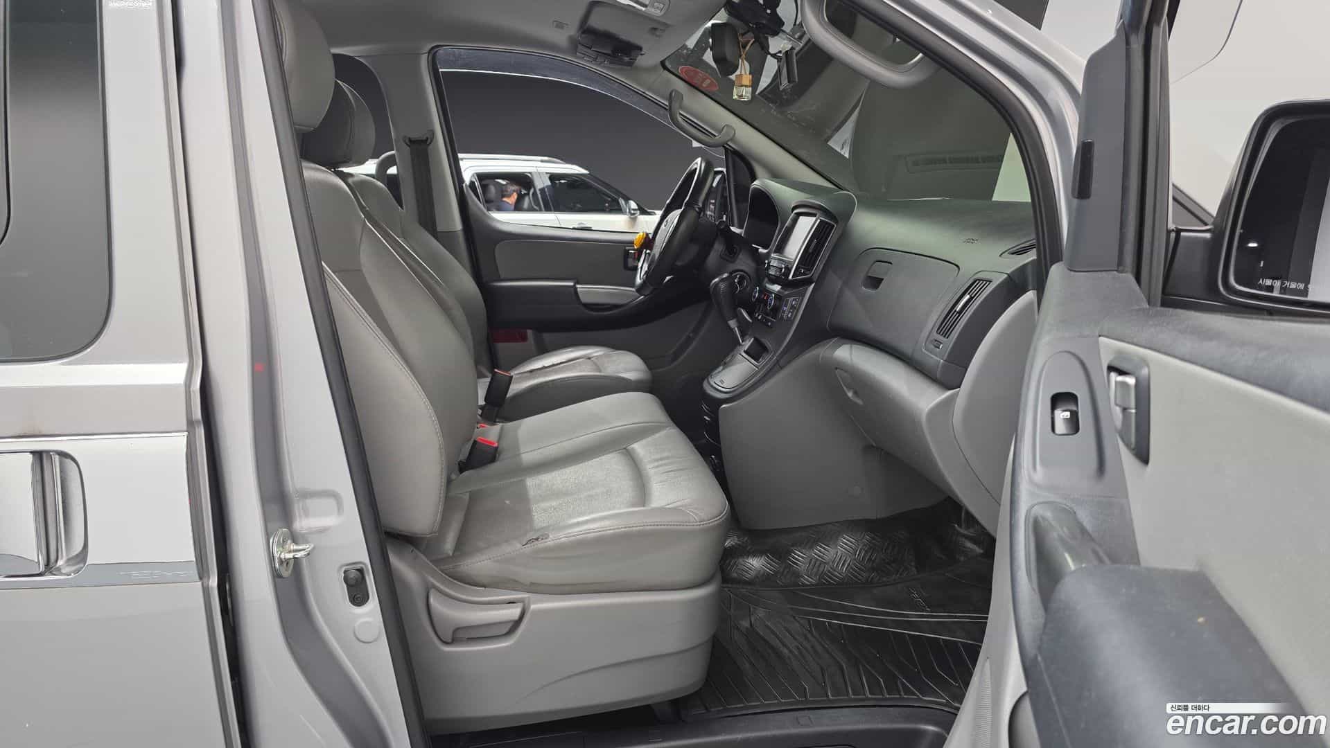 Starex Hyundai 2017.10-INNER-010