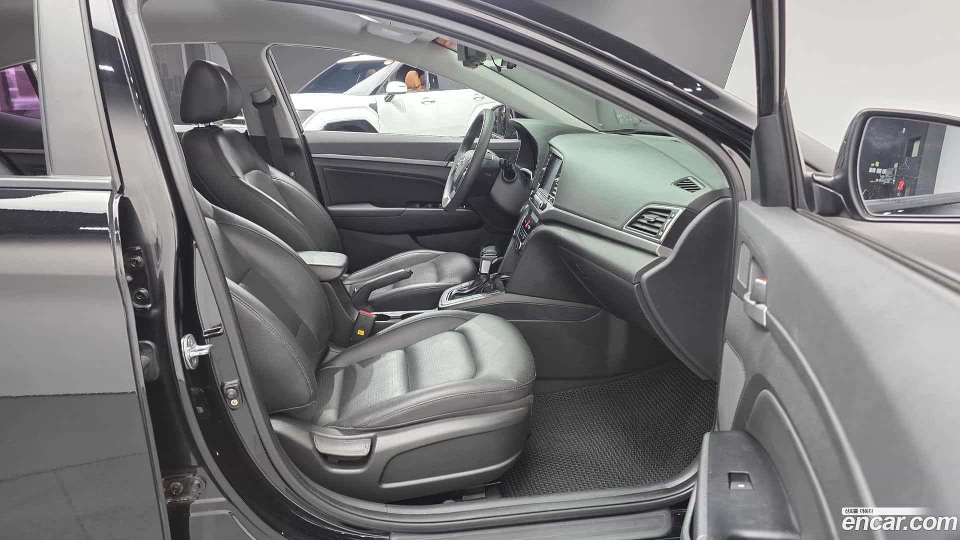 AVANTE Hyundai 2017.9-INNER-010