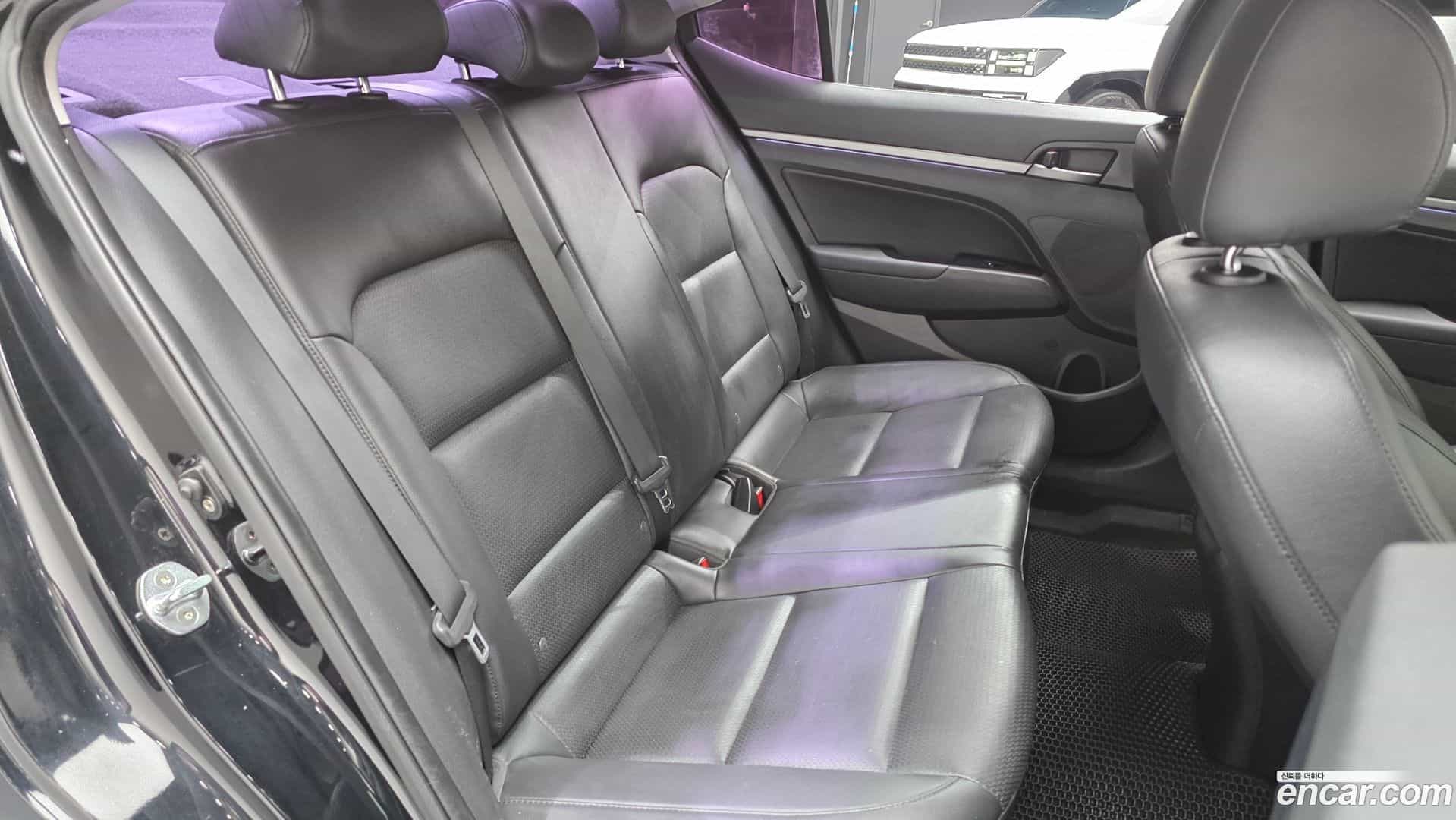 AVANTE Hyundai 2017.9-OPTION-016