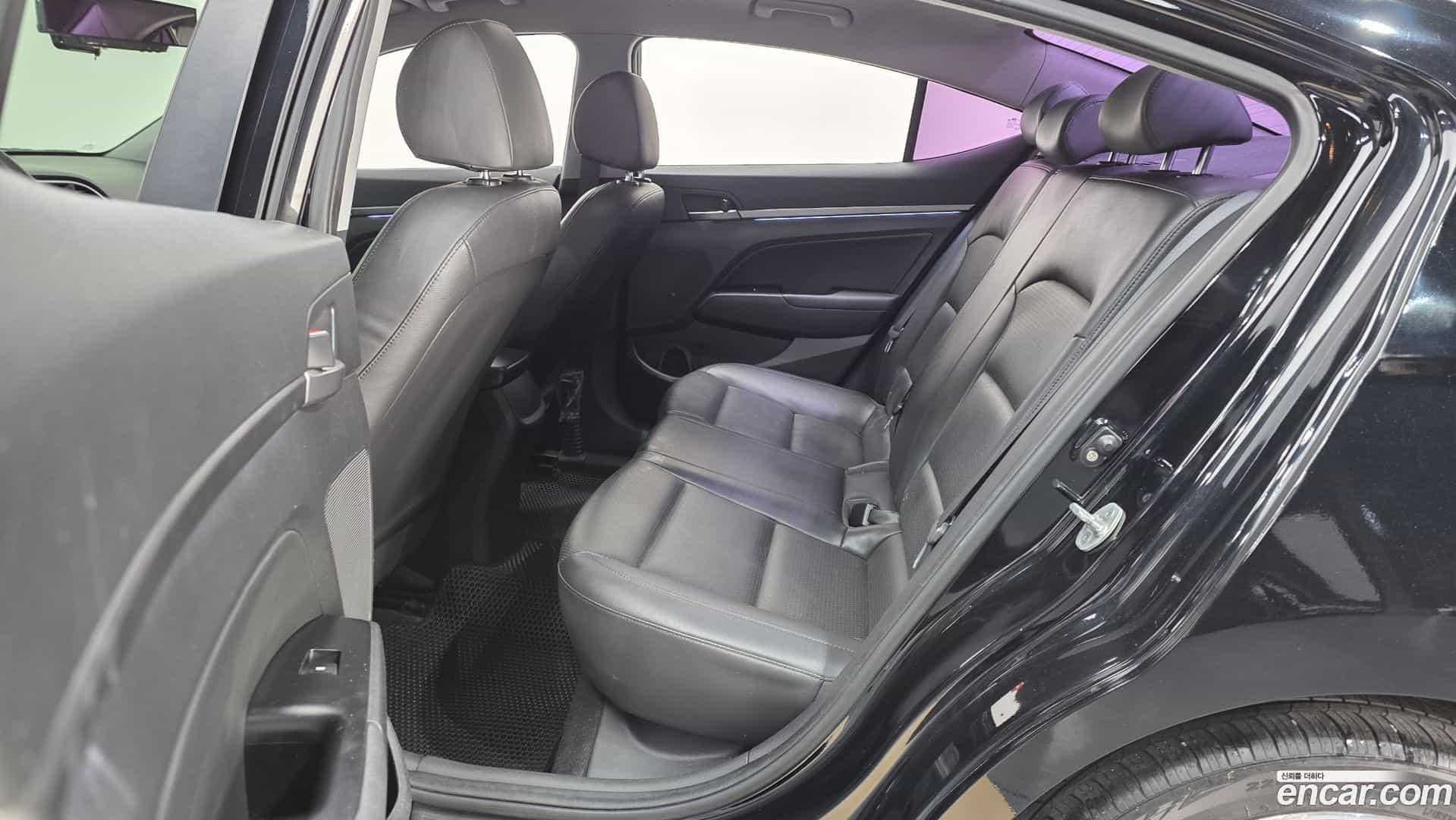 AVANTE Hyundai 2017.9-OPTION-017