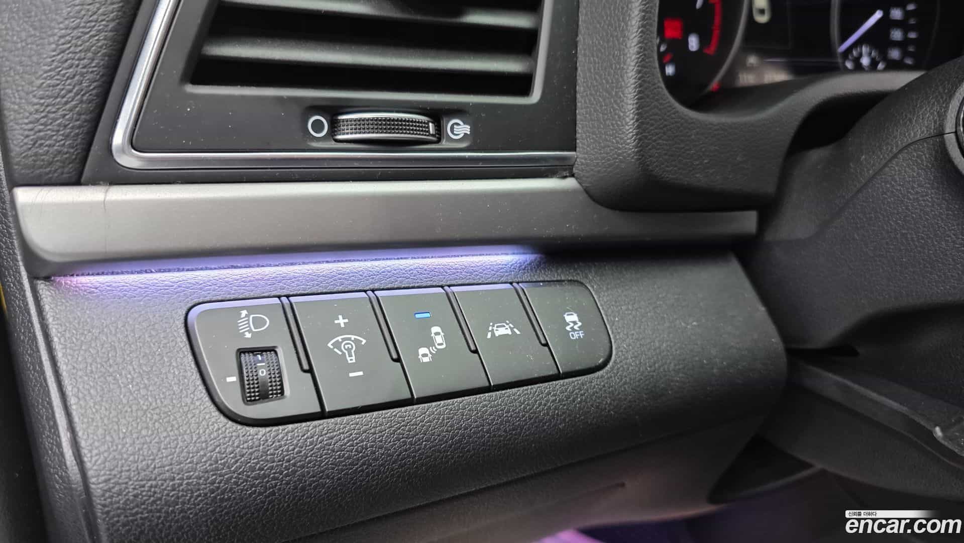 AVANTE Hyundai 2017.9-OPTION-021