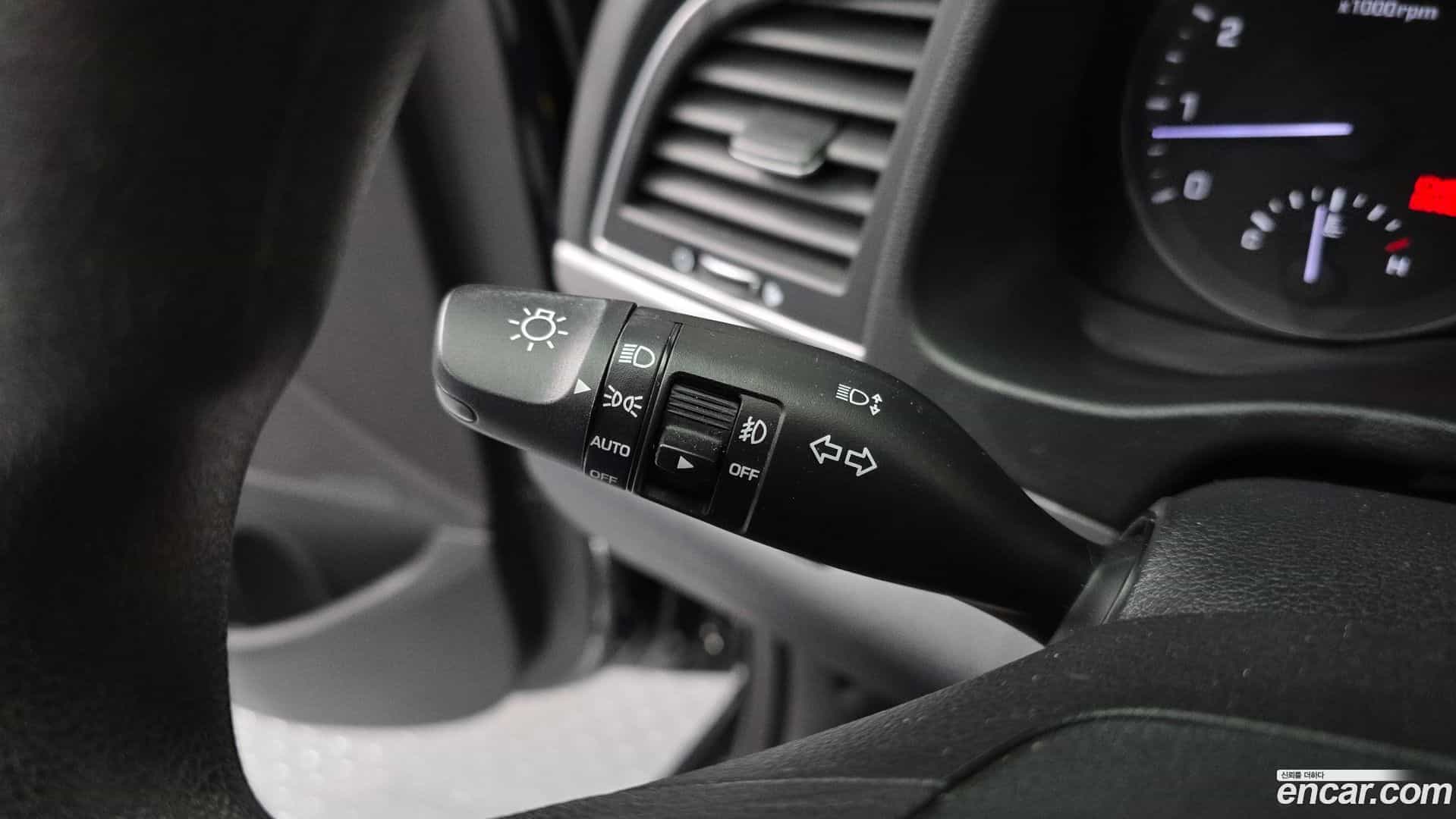 AVANTE Hyundai 2017.9-OPTION-022