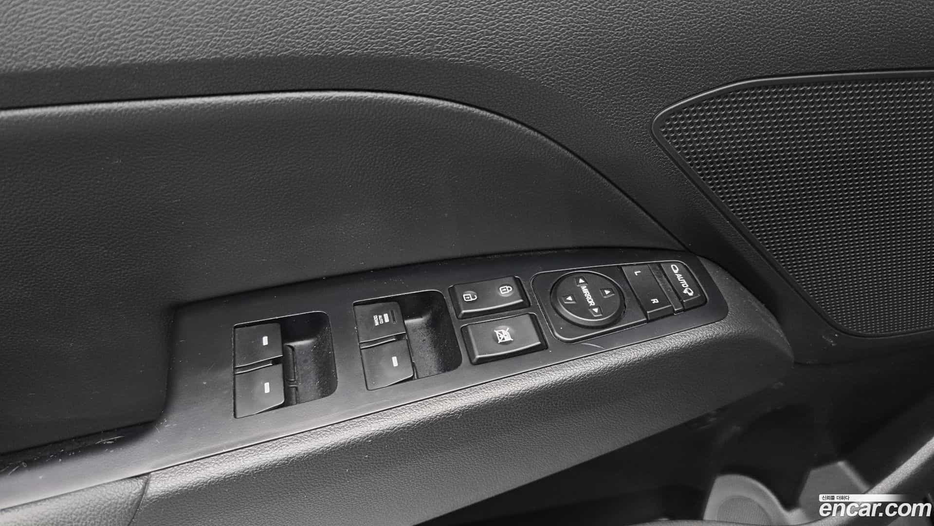 AVANTE Hyundai 2017.9-OPTION-023