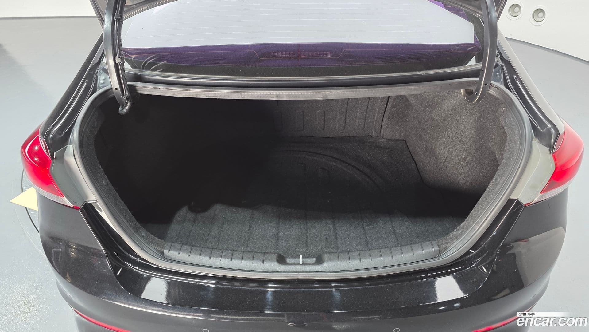 Main__Slider__Photo:AVANTE Hyundai 2017.9-18