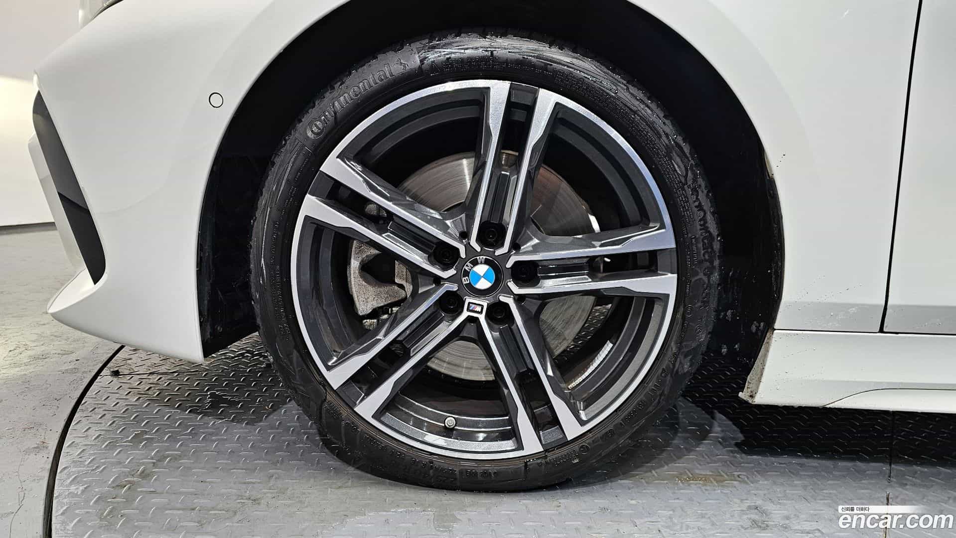 1-Series BMW 2023.5-OUTER-005