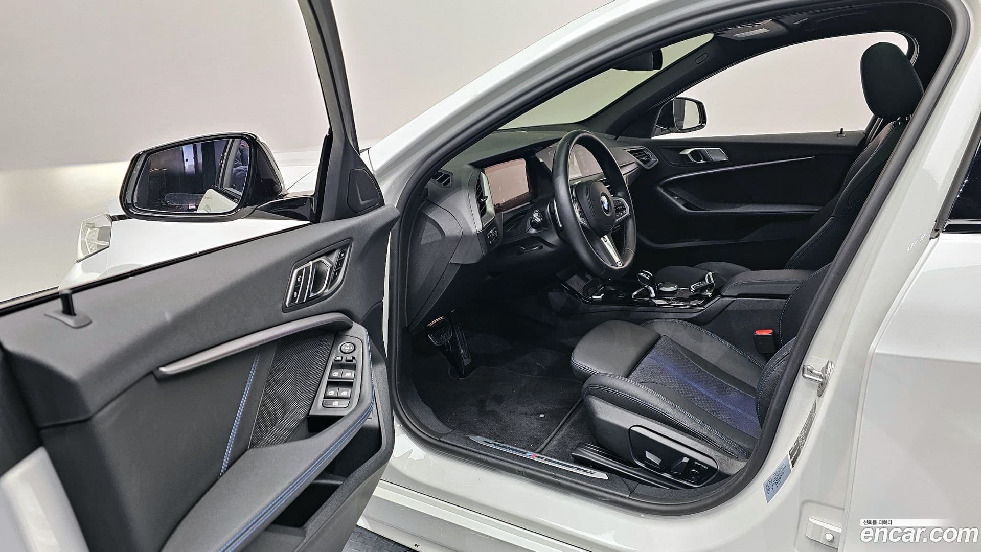 Main__Slider__Photo:1-Series BMW 2023.5-10