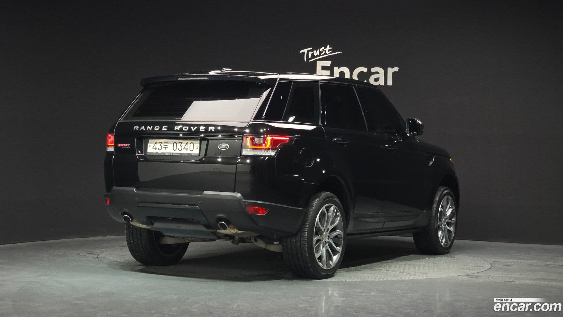 Main__Slider__Photo:Range Rover Sport Land Rover 2016.4-1