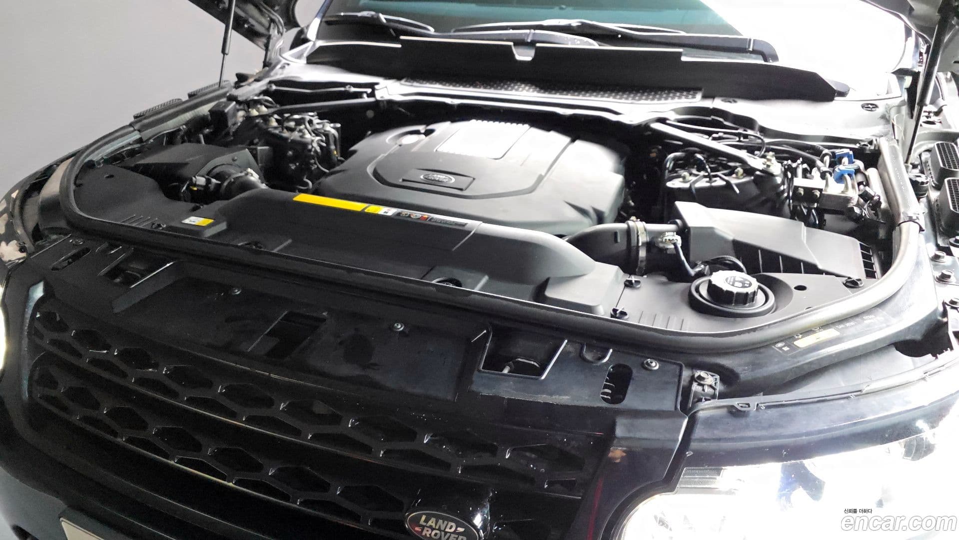 Main__Slider__Photo:Range Rover Sport Land Rover 2016.4-5