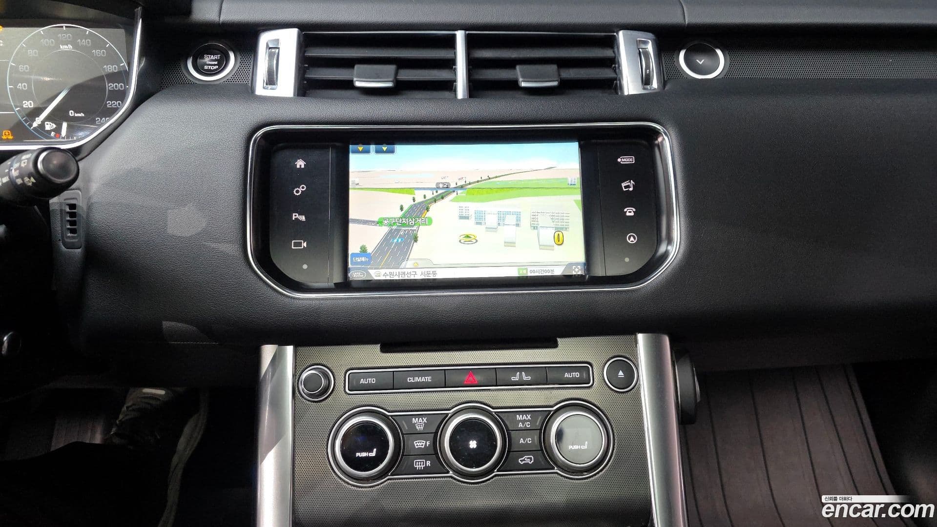 Main__Slider__Photo:Range Rover Sport Land Rover 2016.4-13