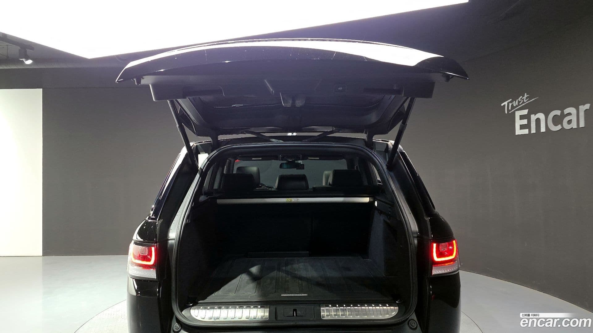 Main__Slider__Photo:Range Rover Sport Land Rover 2016.4-19