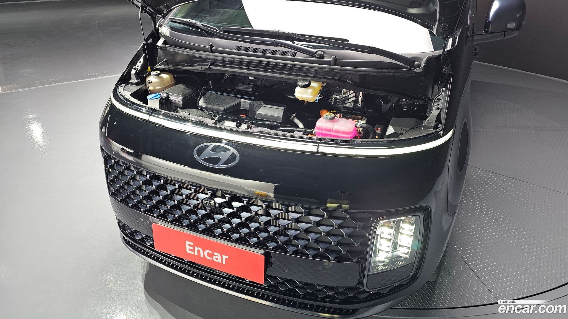 Main__Slider__Photo:Staria Hyundai 2024.8-5