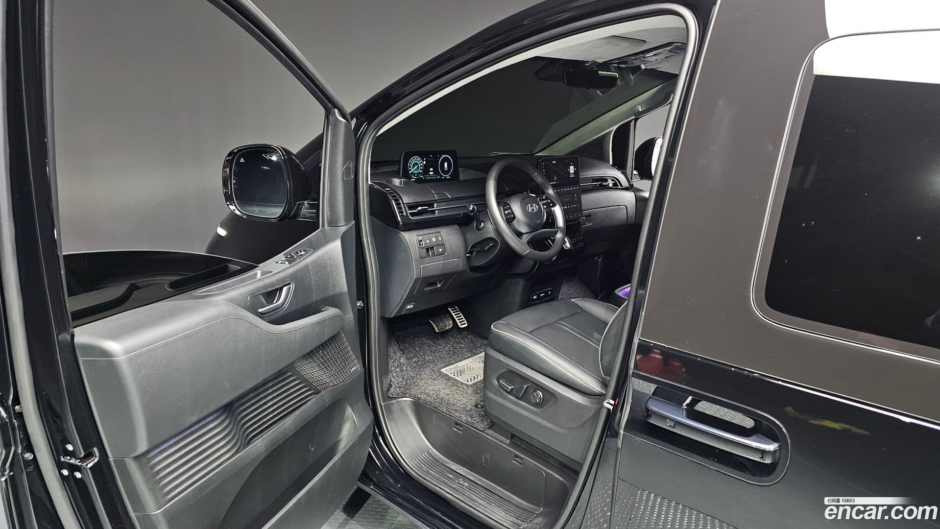 Main__Slider__Photo:Staria Hyundai 2024.8-9