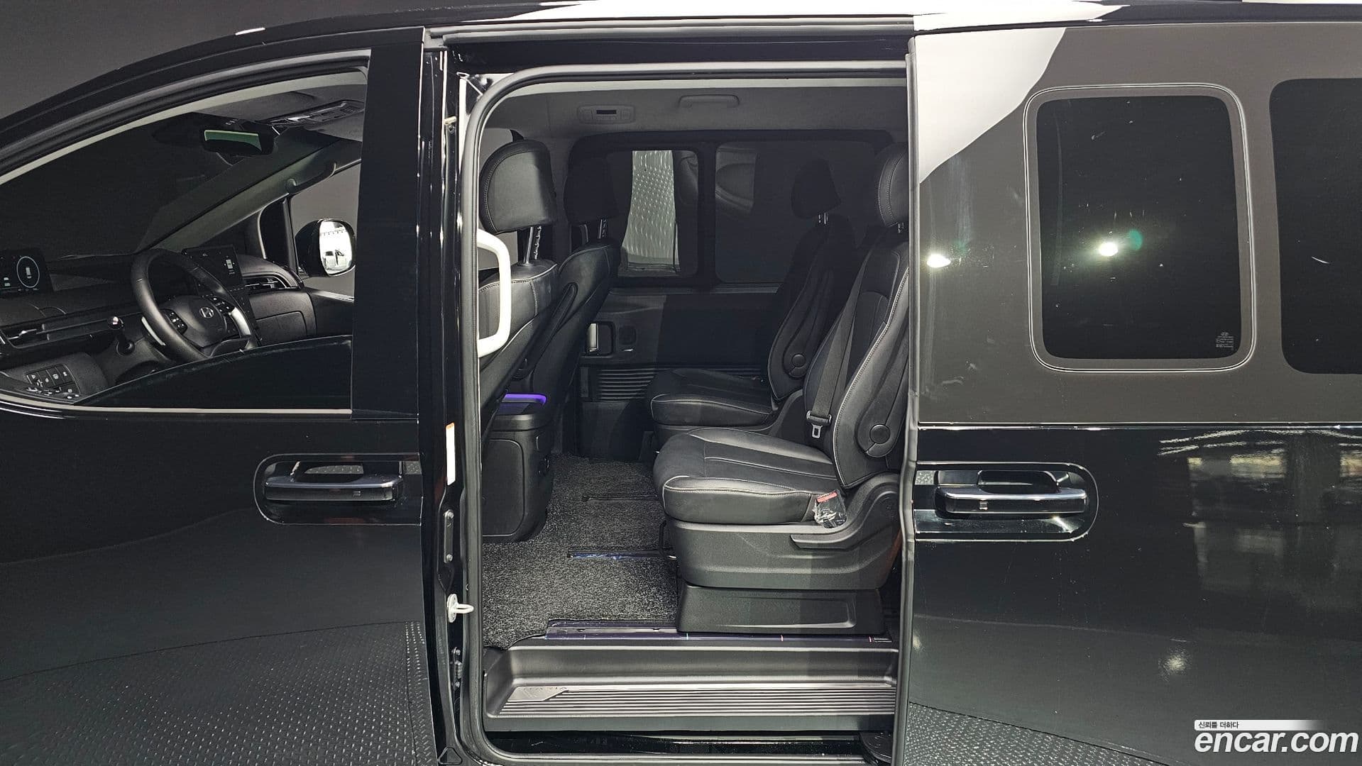 Main__Slider__Photo:Staria Hyundai 2024.8-10