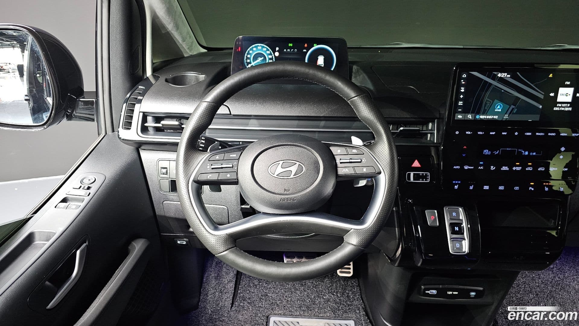 Main__Slider__Photo:Staria Hyundai 2024.8-13