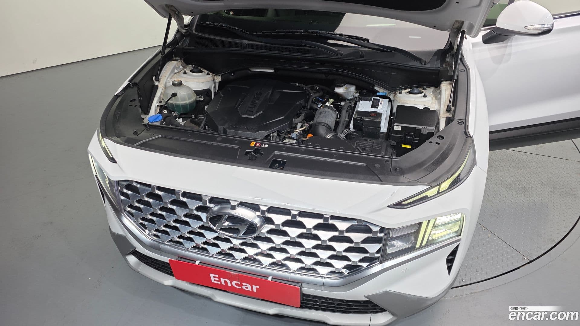 Main__Slider__Photo:Santafe Hyundai 2020.6-5