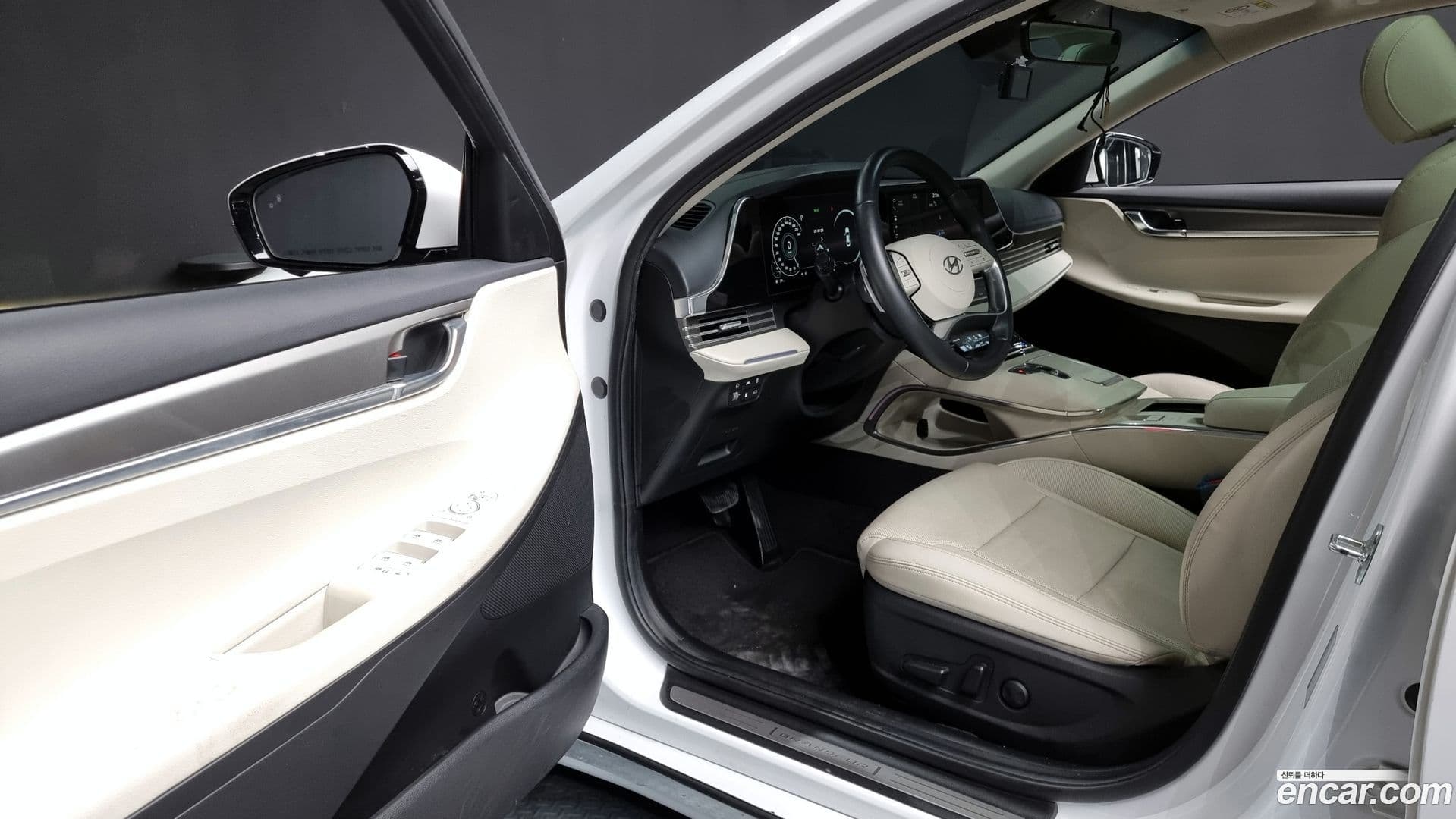 Main__Slider__Photo:Grandeur Hyundai 2021.9-9