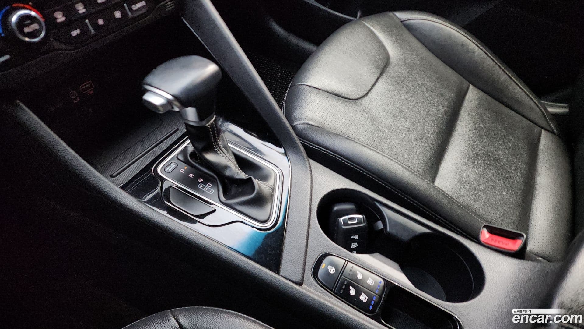 Main__Slider__Photo:Niro Kia 2017.6-8