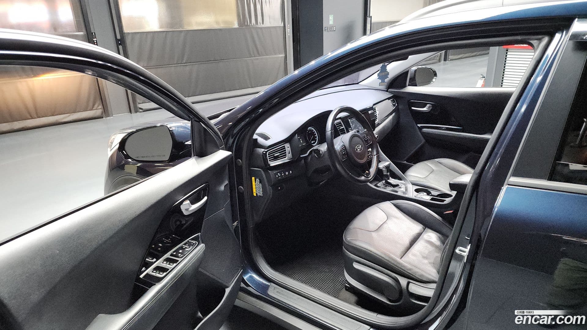 Main__Slider__Photo:Niro Kia 2017.6-9