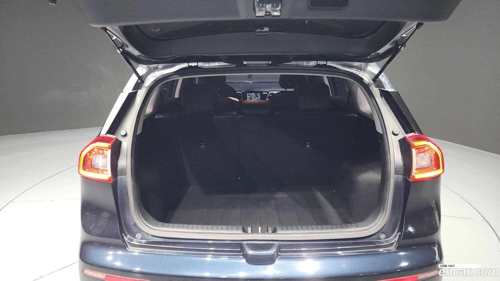 Main__Slider__Photo:Niro Kia 2017.6-19